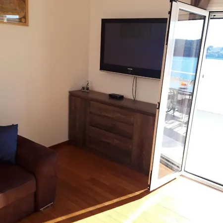 Apartment By The Sea Tisno, Murter - 14346 *