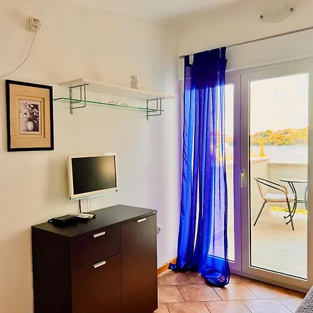 Appartement By The Sea Tisno, Murter - 14346 *